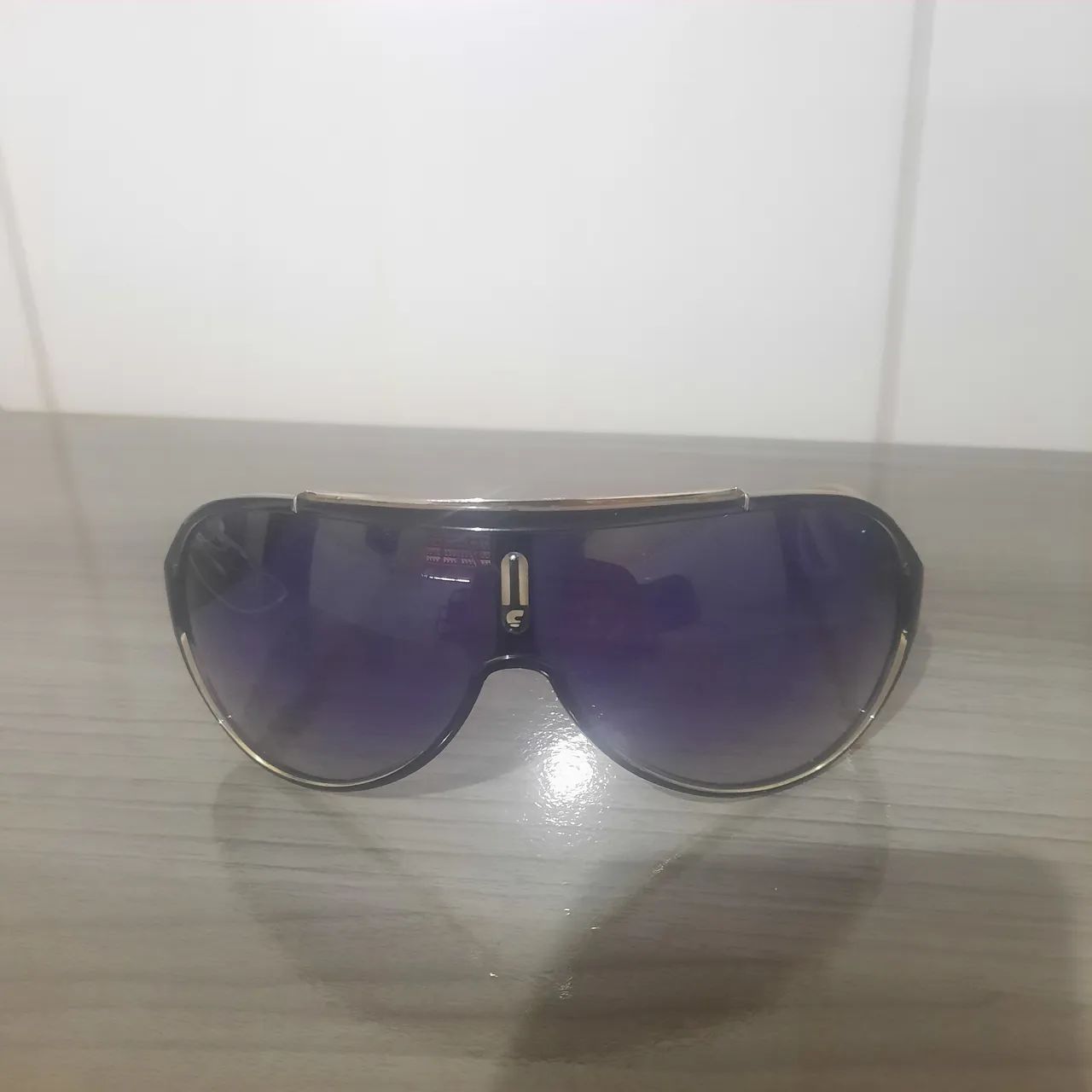 Vendo, esse óculos Carrera original usado e bem conservado