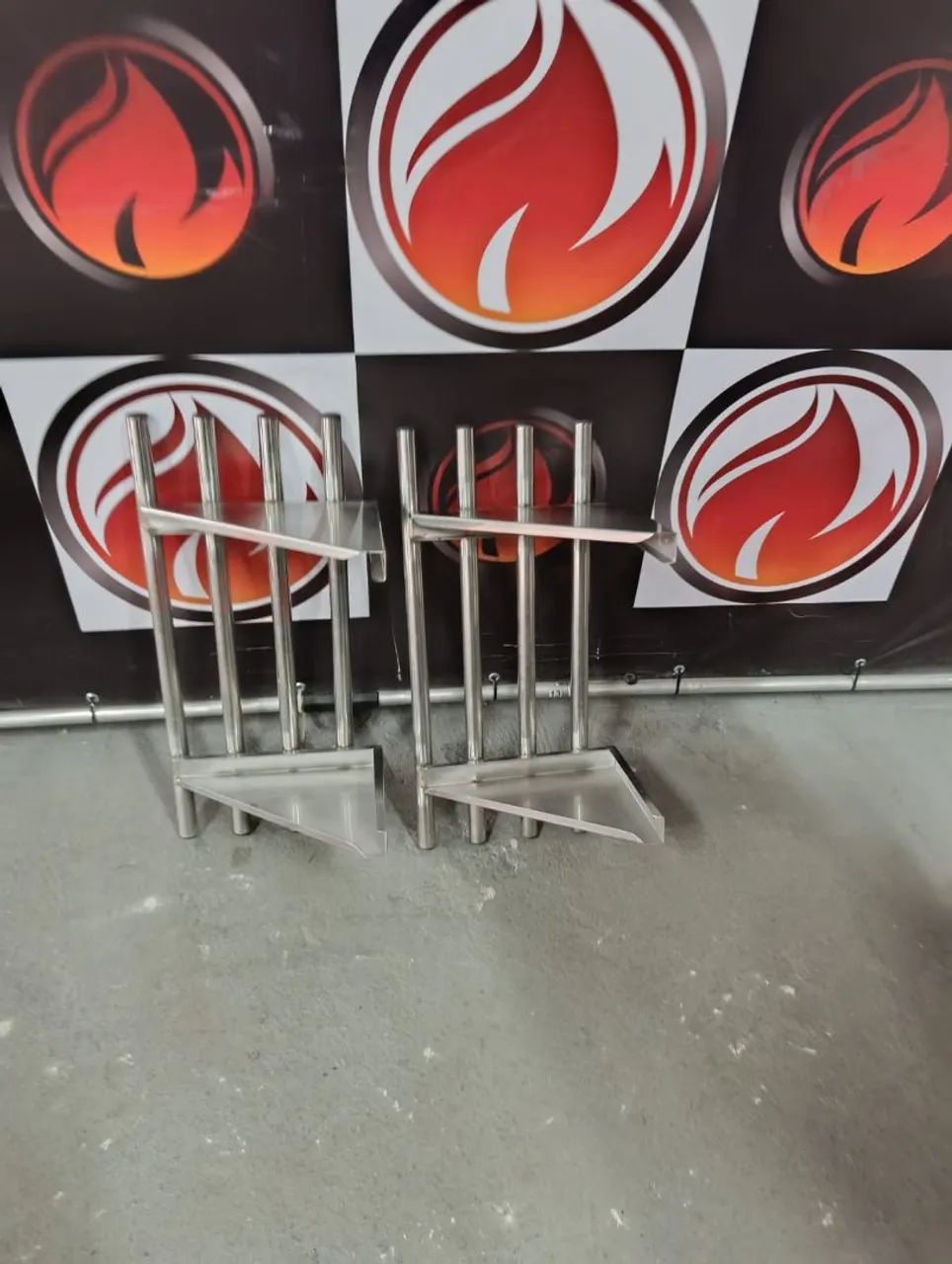 Prateleira tubular toda de inox usada em ótimo estado tenho 2 unidades disponíveis <br> - Foto 5