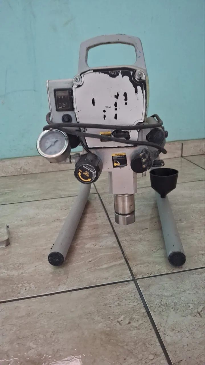 Vende se Vonder Airless 1,2 Hp Máquina De Pintura 900W com mangueira pistola e acessórios - Foto 2