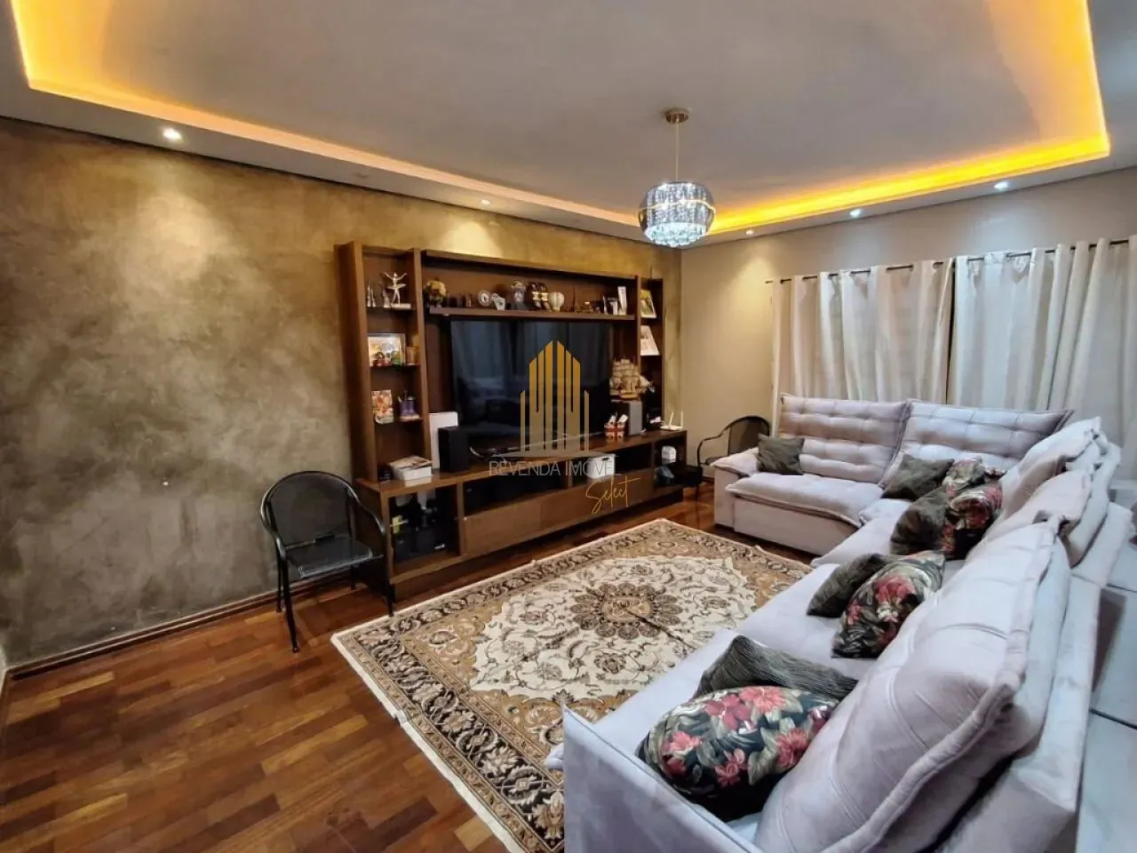 Jardim Arpoador - CASA de 250m² com 3 dormitórios/1 suite, 3 banheiros e 2 vagas
