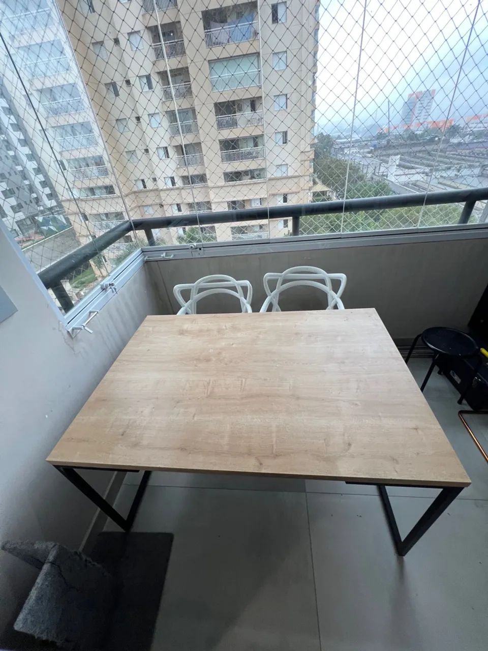Mesa de Jantar com Tampo de Madeira e Base de Ferro - Foto 4