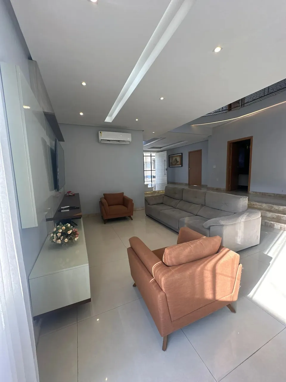 Bacelar Imóveis vende casa no Montenegro Boulevard, 5 suítes, Porteira fechada, Parque Ver