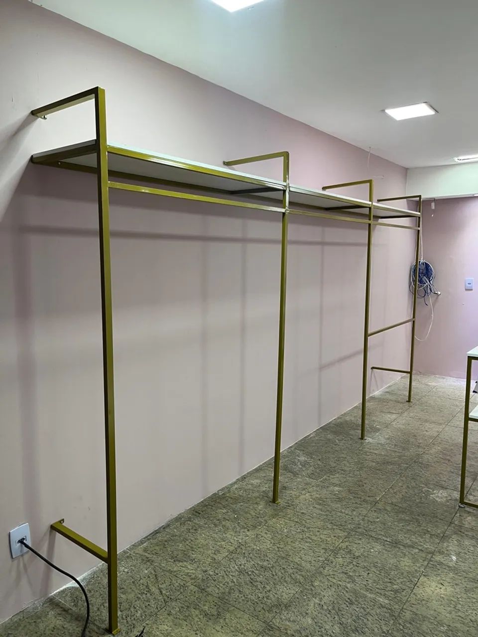 Arara de roupa de metal - Foto 2