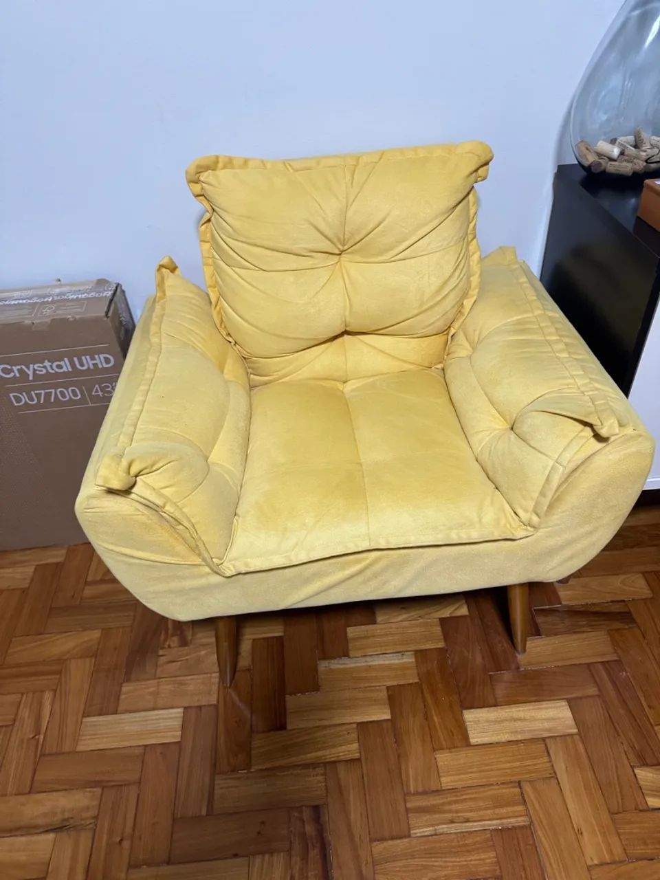 Poltrona Amarela de Veludo