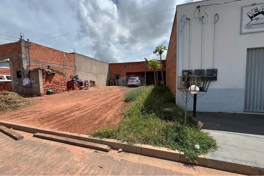 Terreno com Casa em construção: Oportunidade em Rondonópolis