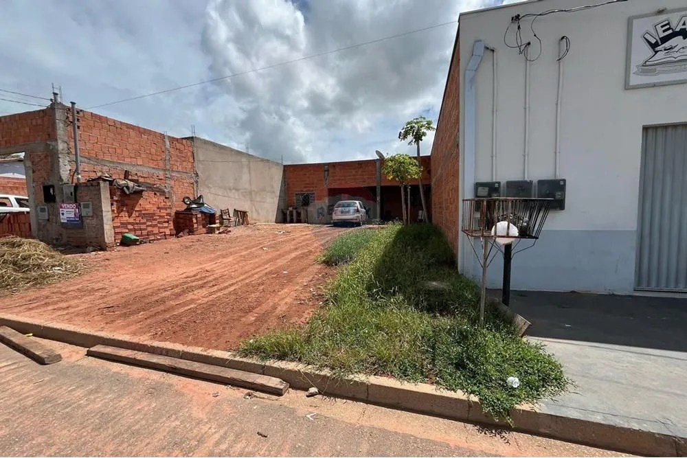 Terreno com Casa em construção: Oportunidade em Rondonópolis