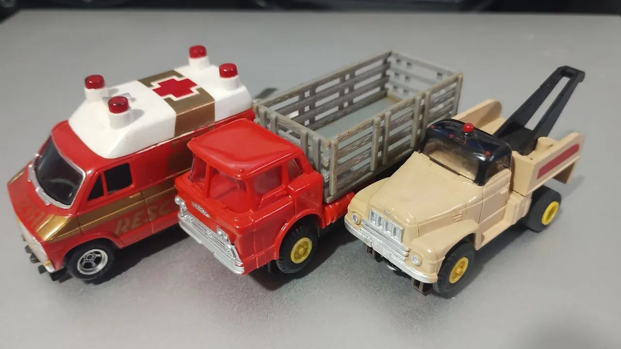 Carros de corrida em miniatura DESCRIÇÃO 