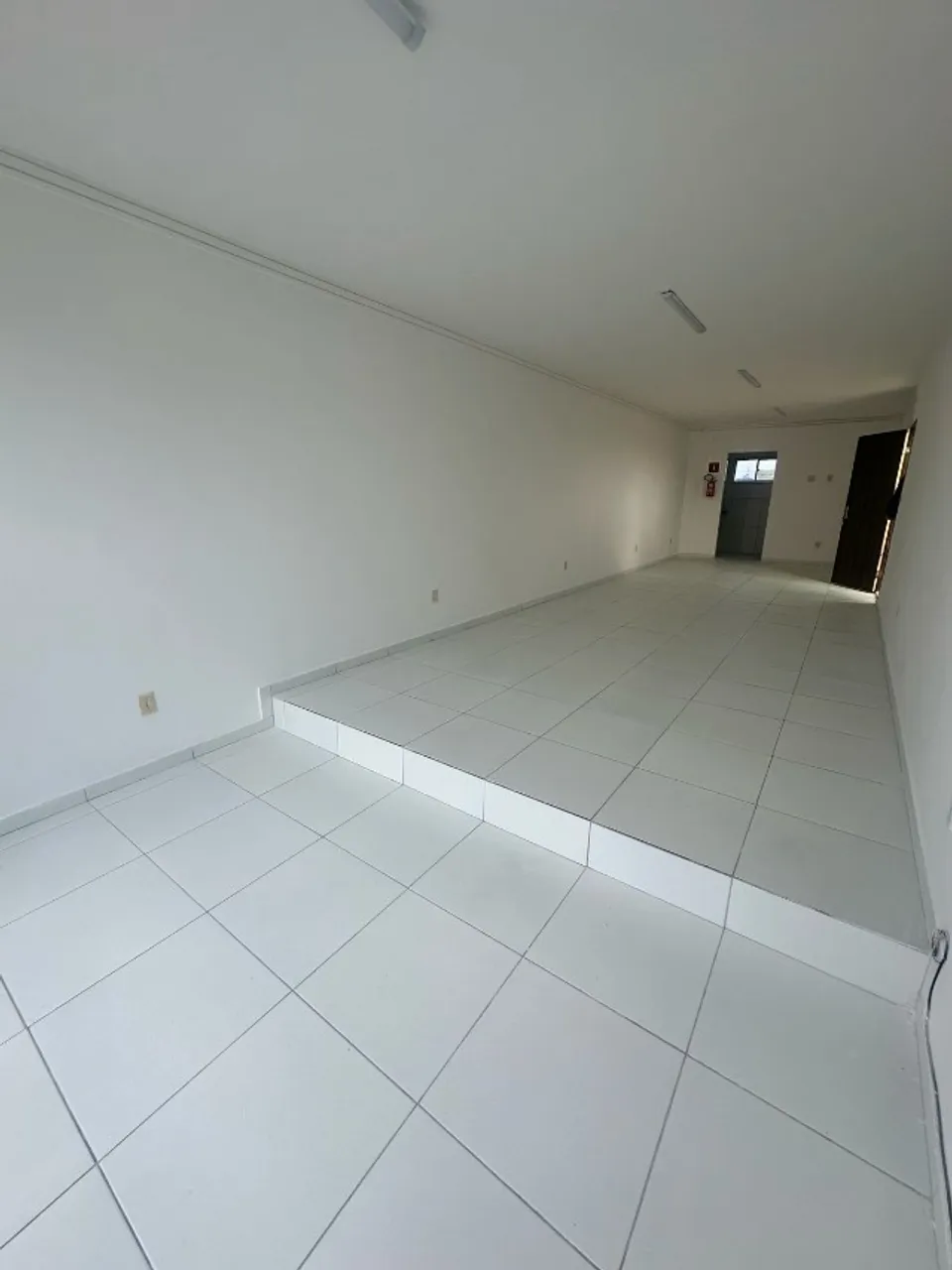 Aluga-se ponto comercial no bairro de mangabeira.