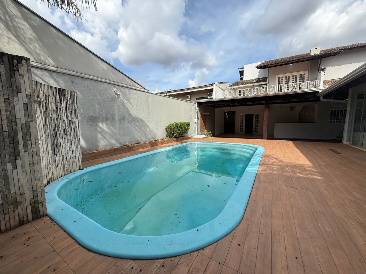 Casa 4 quartos condomínio jd Itália 2