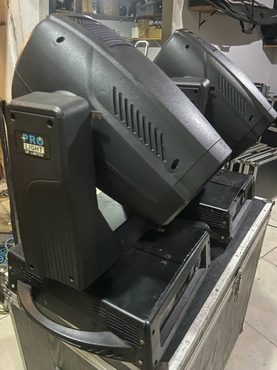 Par de Moving Heads Pro Light