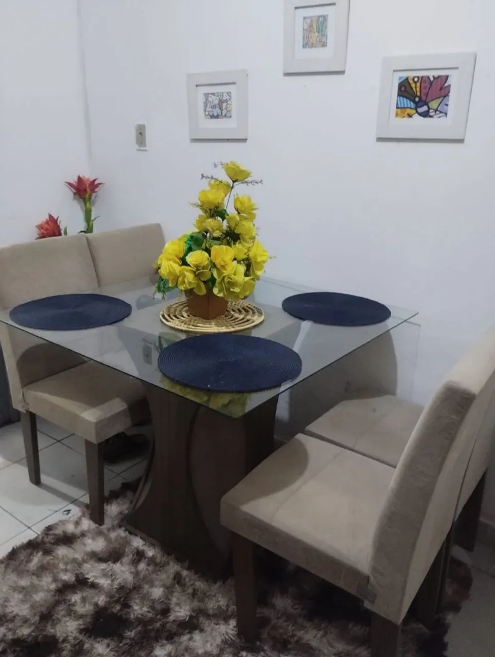 Mesa de Jantar com Tampo de Vidro e 4 Cadeiras