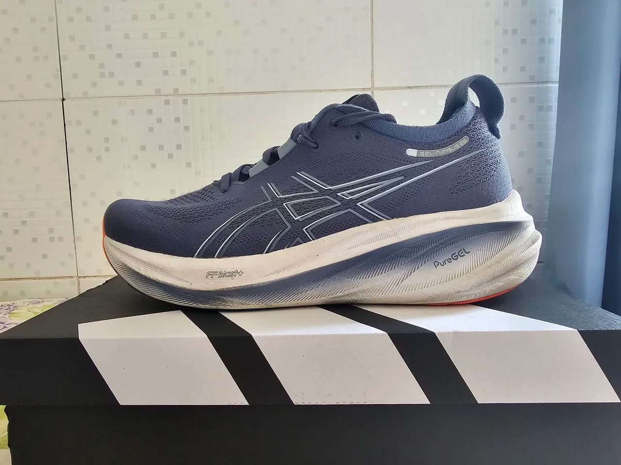 Tênis Asics Gel-Nimbus 26 - Masculino N° 41