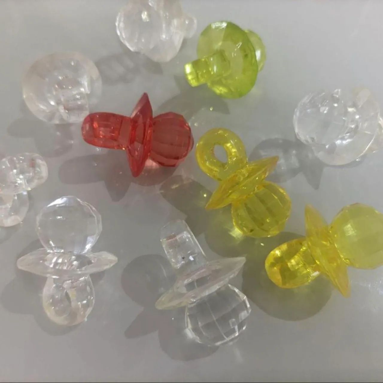 Chupetas de plástico para decoração de festas - Foto 2
