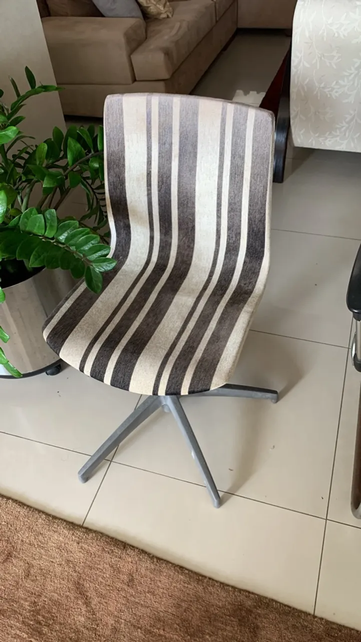 Cadeira Giratória Listrada Design Moderno