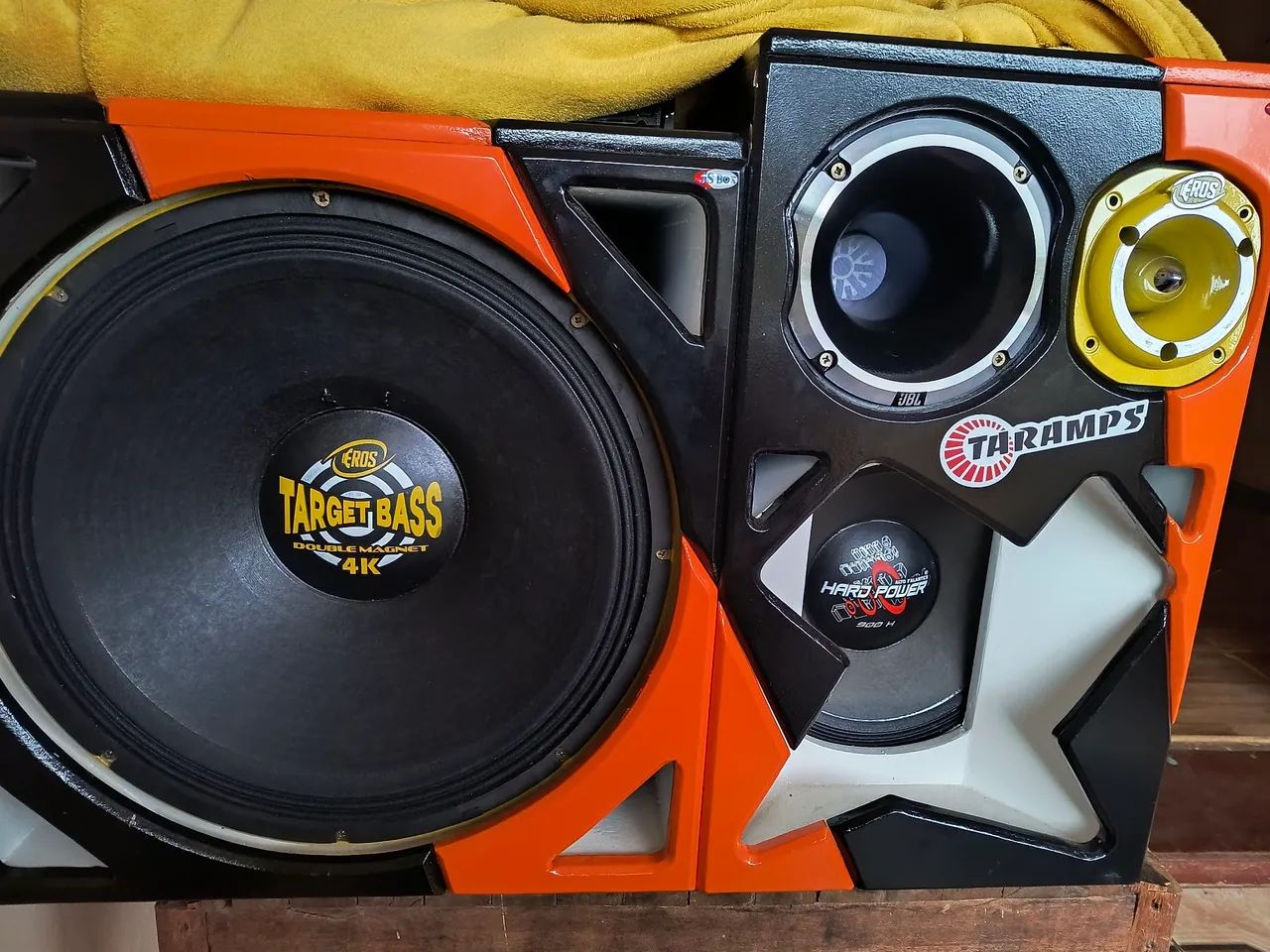 Caixa de Som Automotiva 4K