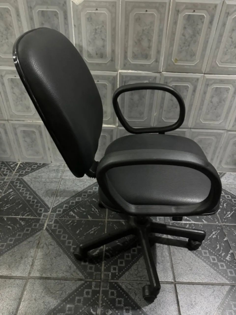 Cadeira de Escritório Giratória! - Foto 2