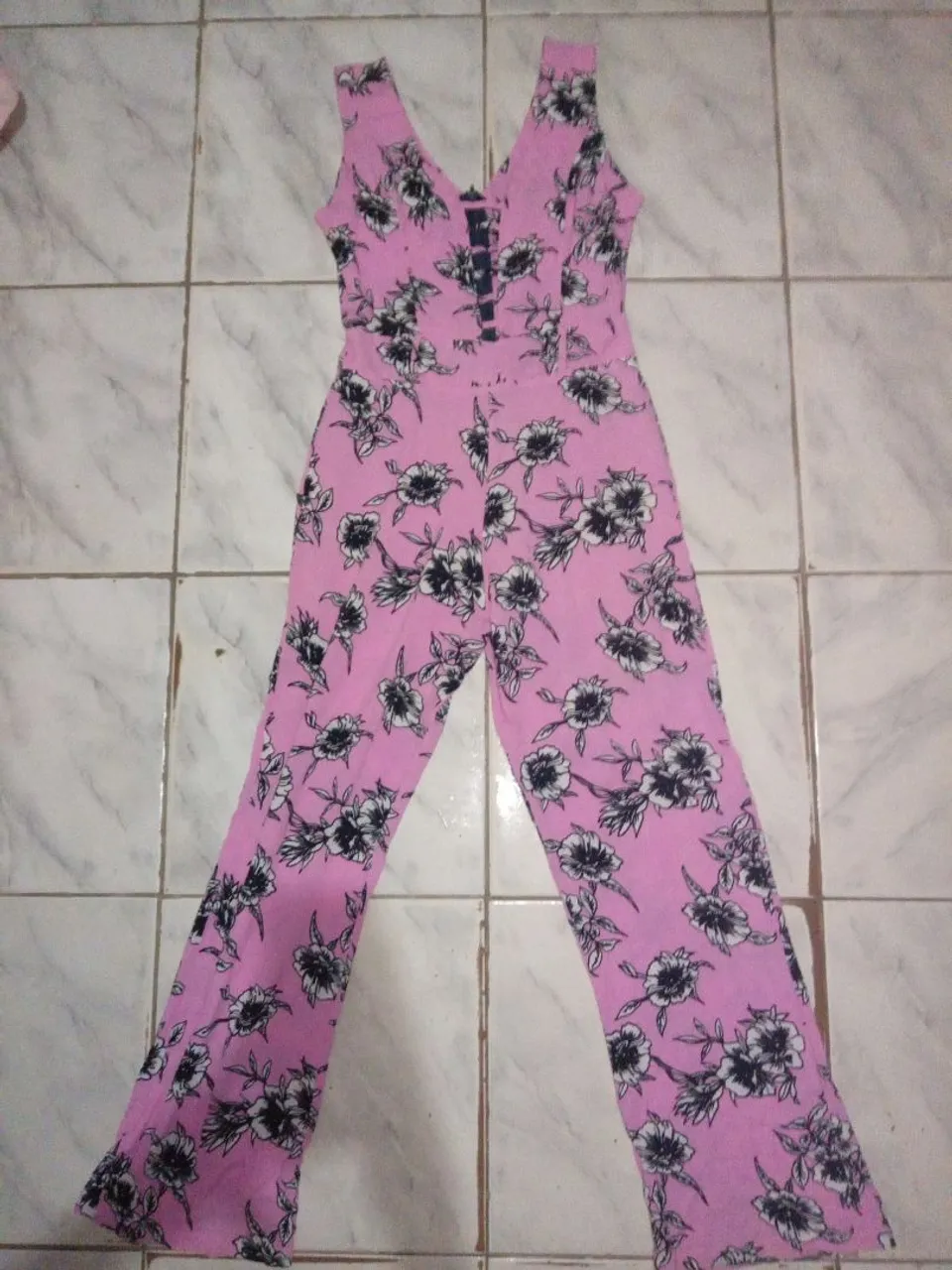 Macacão feminino floral rosa