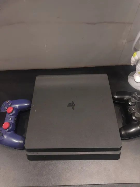 Playstation 4 com 2 controles - Foto 2
