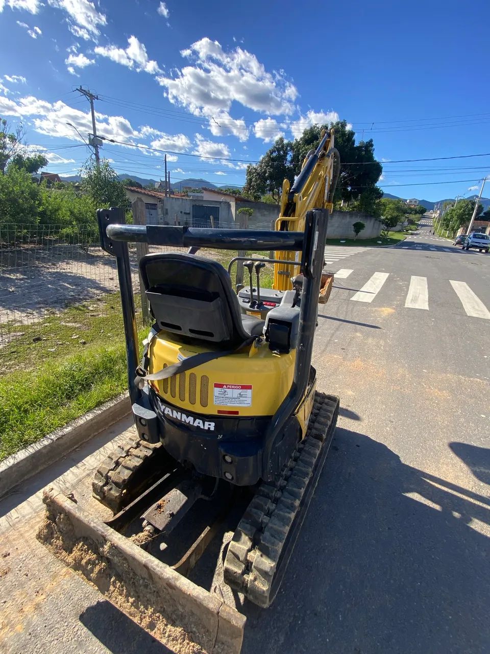 Mini escavadeira vendo ou troco  - Foto 3
