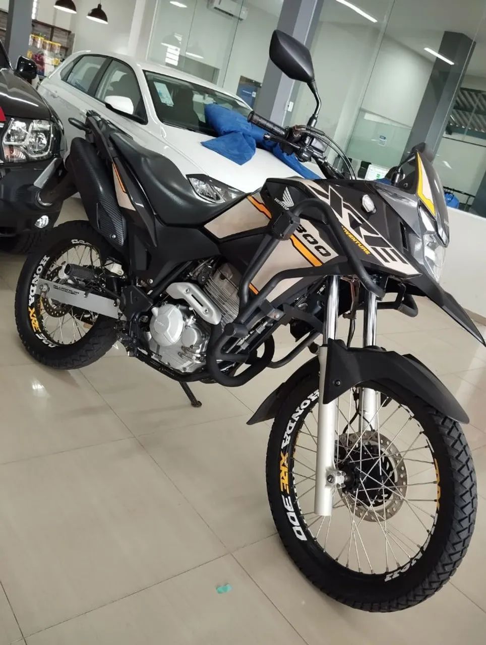 XRE 300 COM 1 MIL DE ENTRADA 