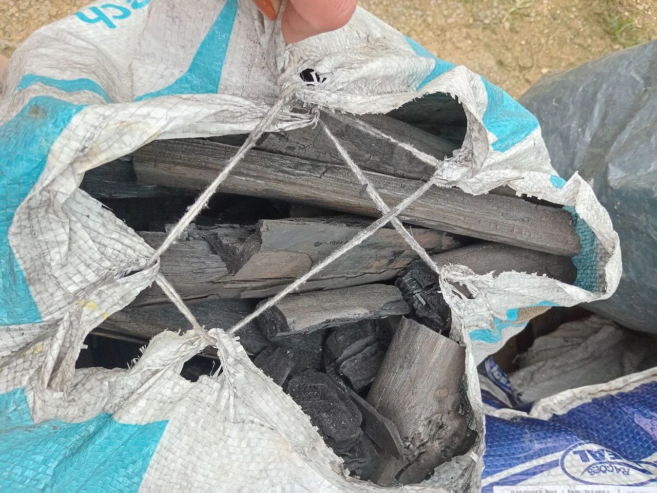 Vendo Carvão Vegetal 63824580385153121