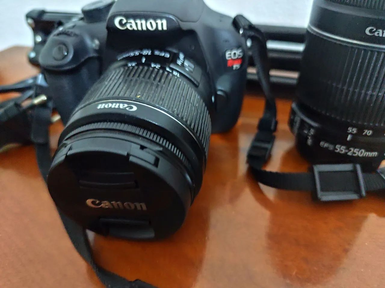 Camera Canon t5 com 2 lentes, carregador, tripé e bolsa - Foto 3
