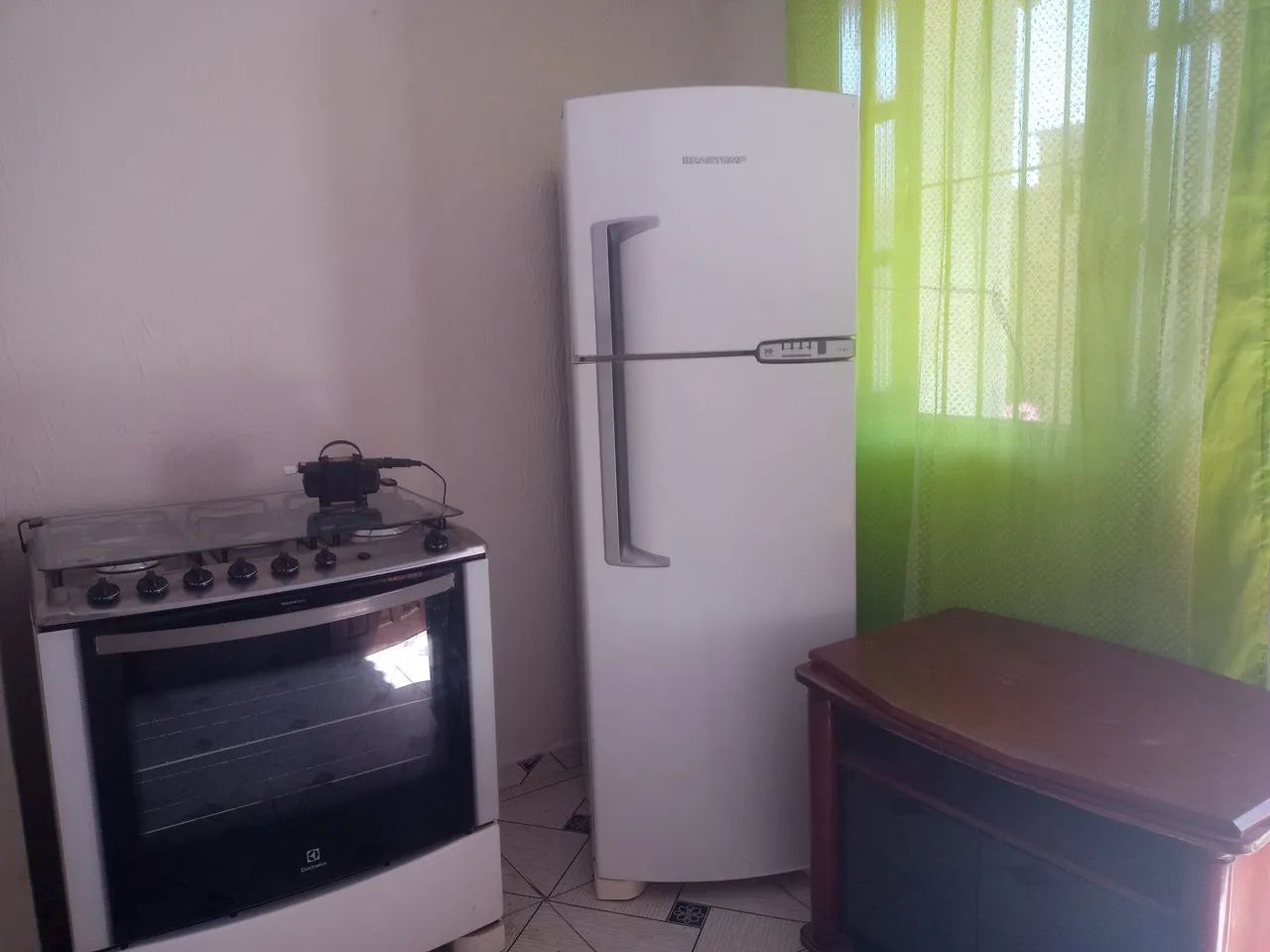 Alugo kitinete mobiliada / jacone 