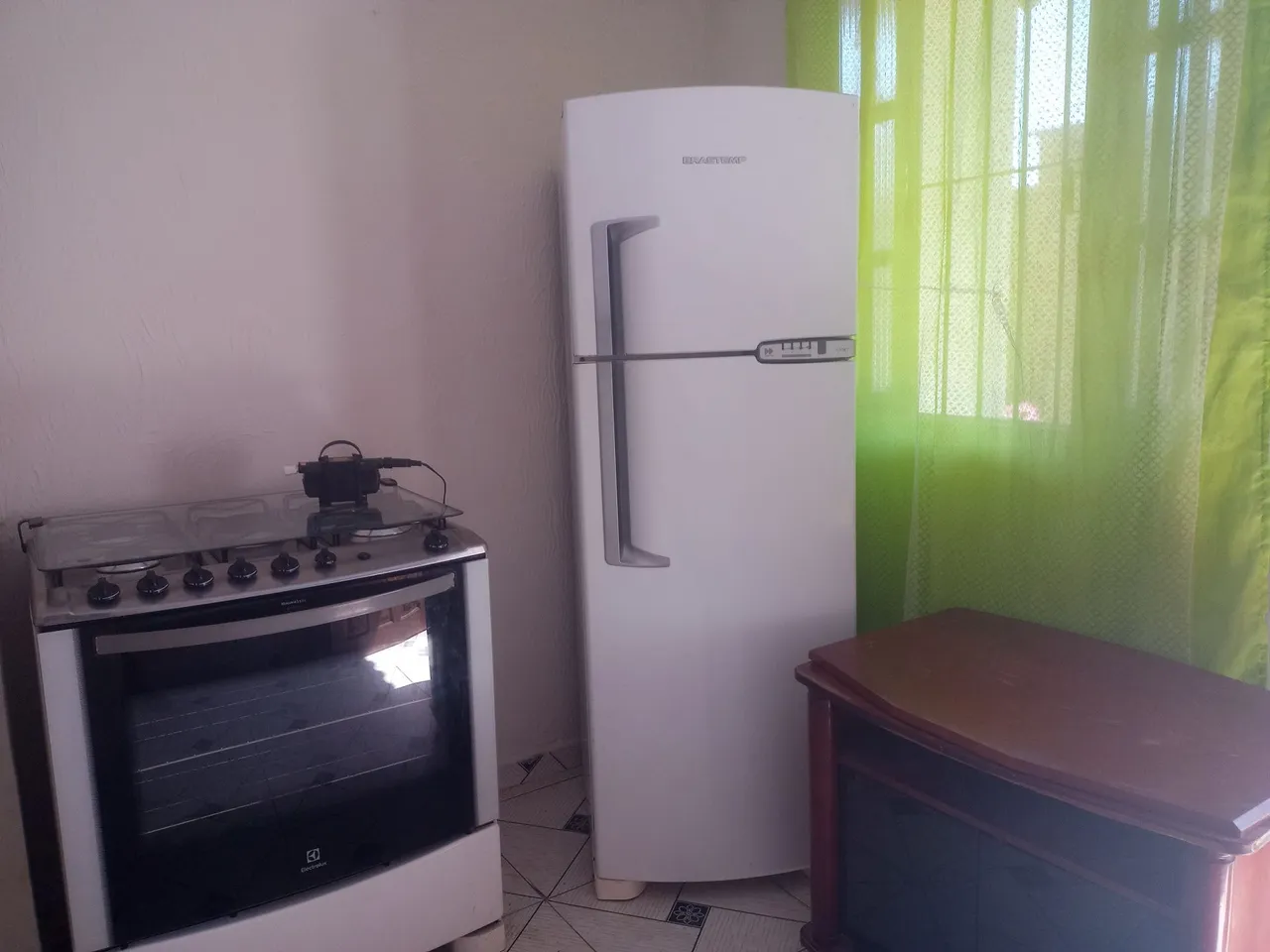 Alugo kitinete mobiliada / jacone
