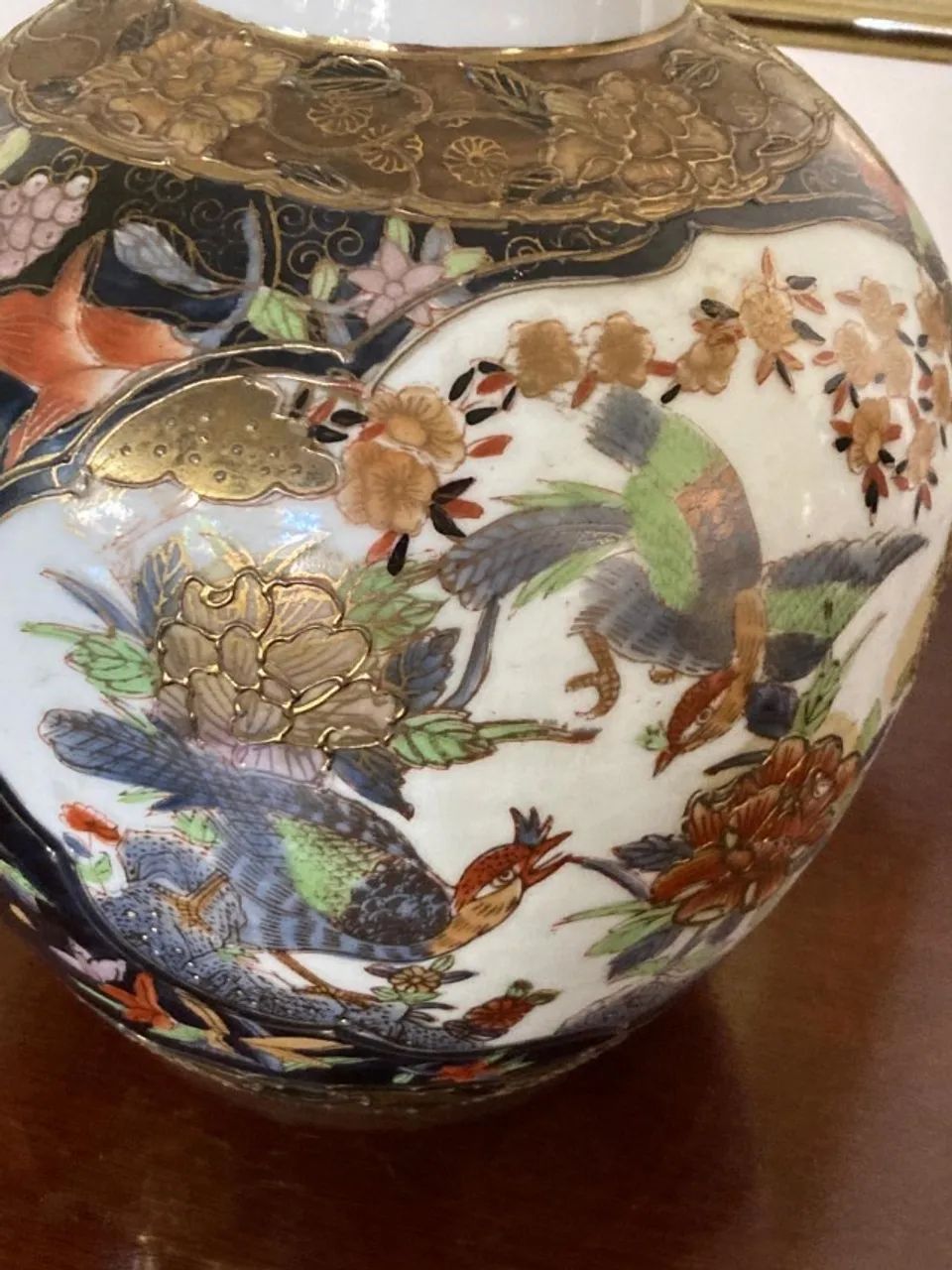 Par de Potiches Chineses com Tampa - Porcelana Decorativa com Dourado - Foto 2