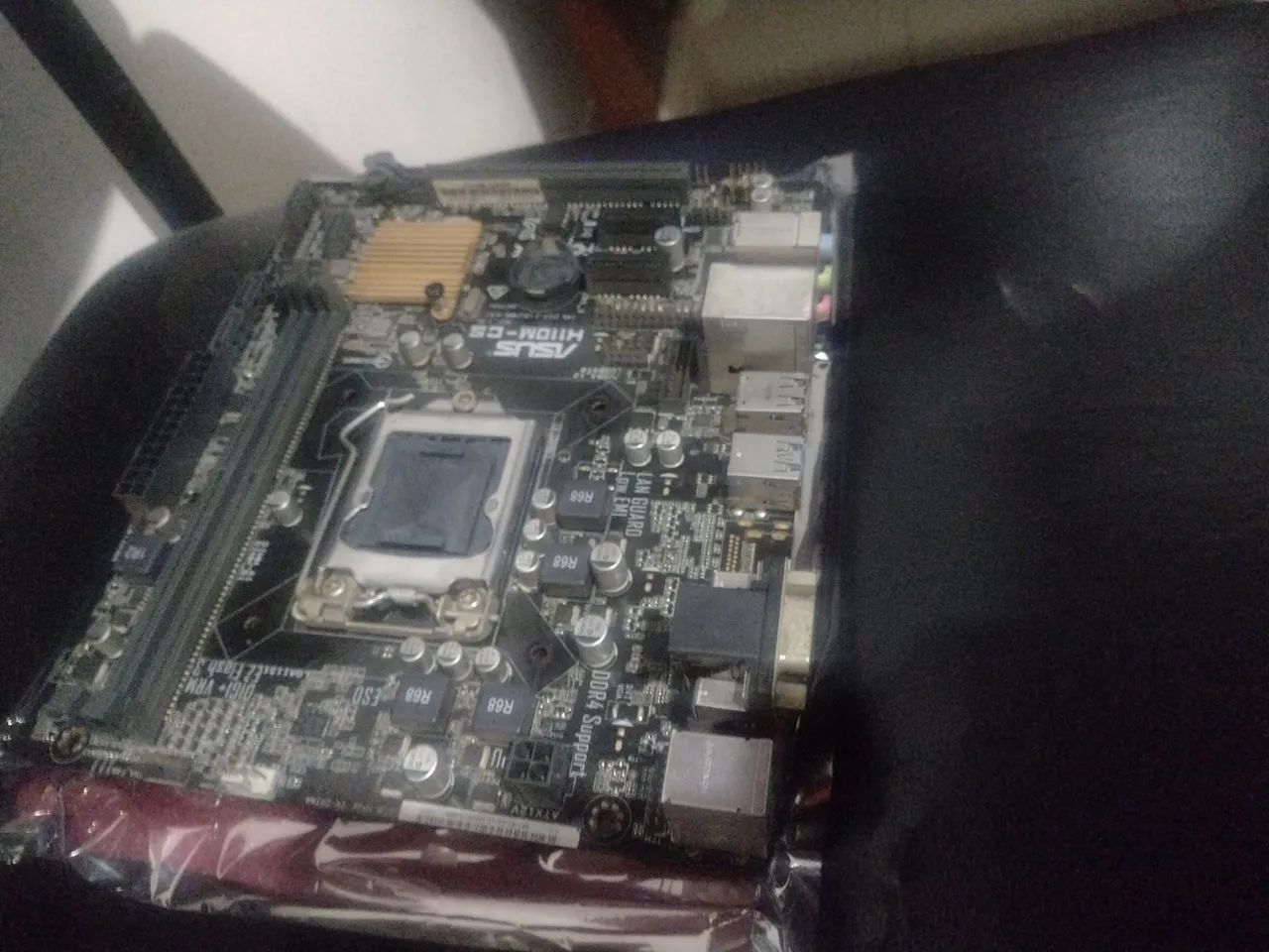 Placa-mãe ASUS H110M-CS Soquete LGA 1151 DDR4 - Foto 2