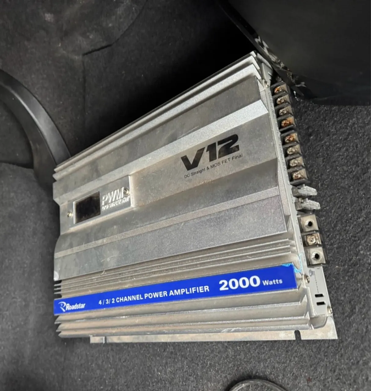 Amplificador Roadstar V12 2000 Watts
