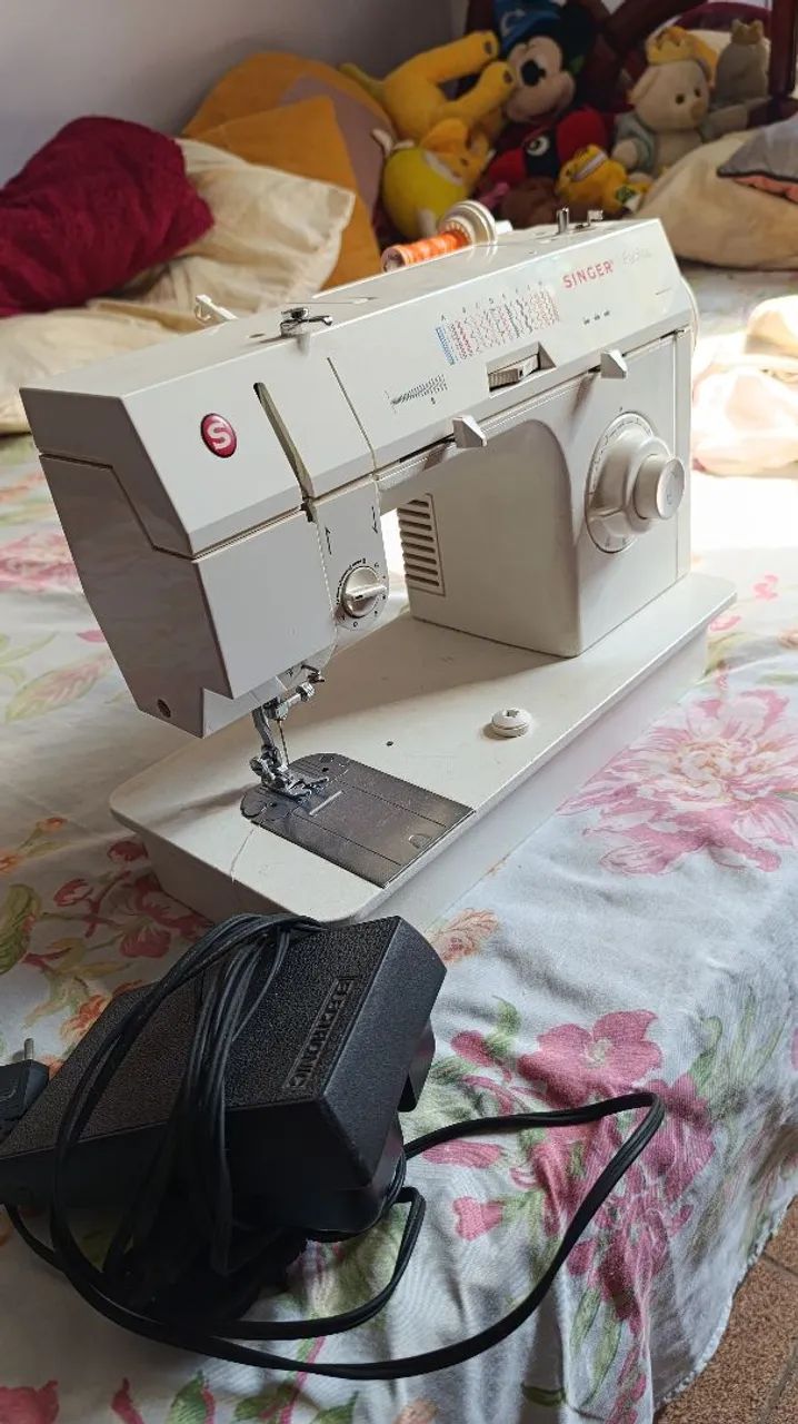 Máquina de Costura Singer OBS: ESTAR FUNCIONANDO LENTAMENTE NA HORA DE COSTURAR  - Foto 2
