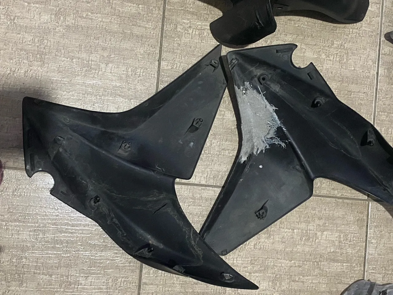 PEÇAS DE. XRE 300 R$ 50