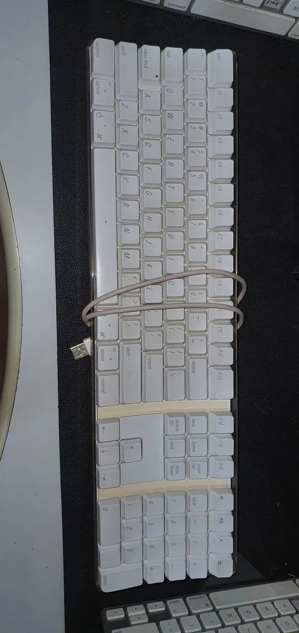Teclado Apple com detalhes 