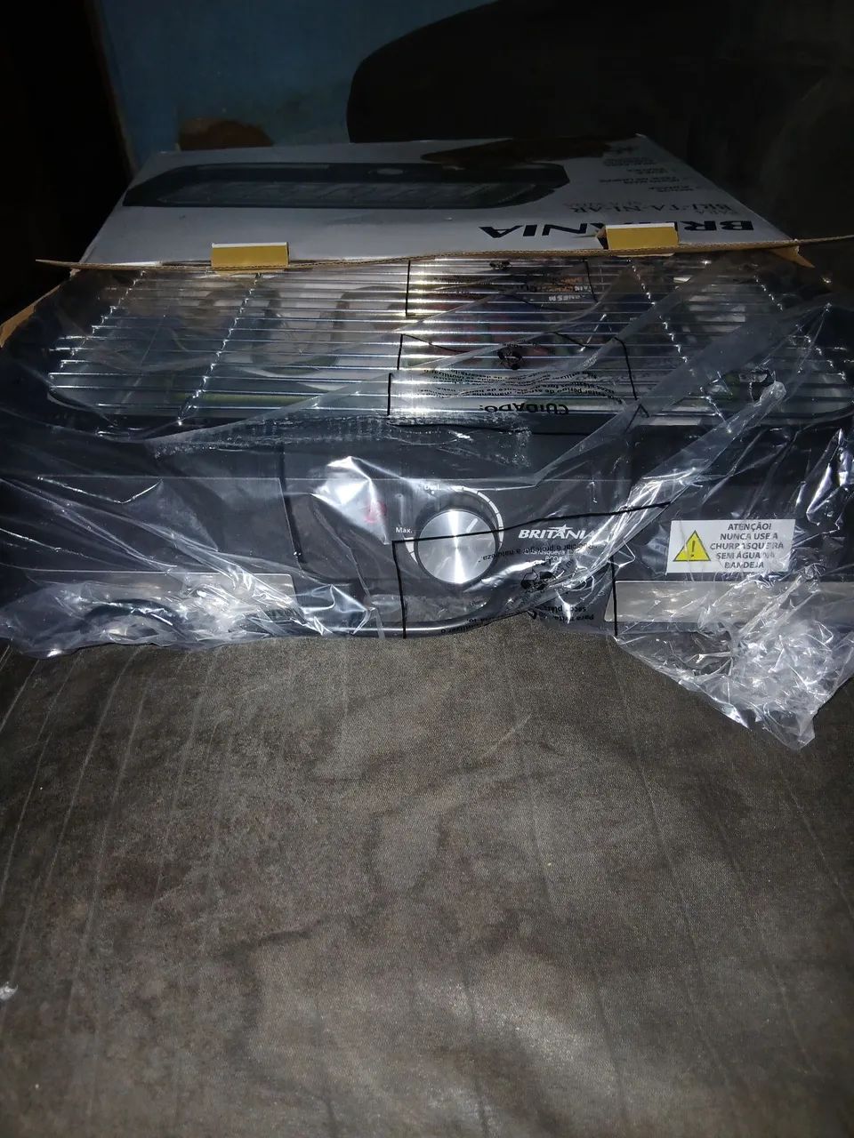 Churrasqueira elétrica nova na caixa nunca foi usada - Foto 6