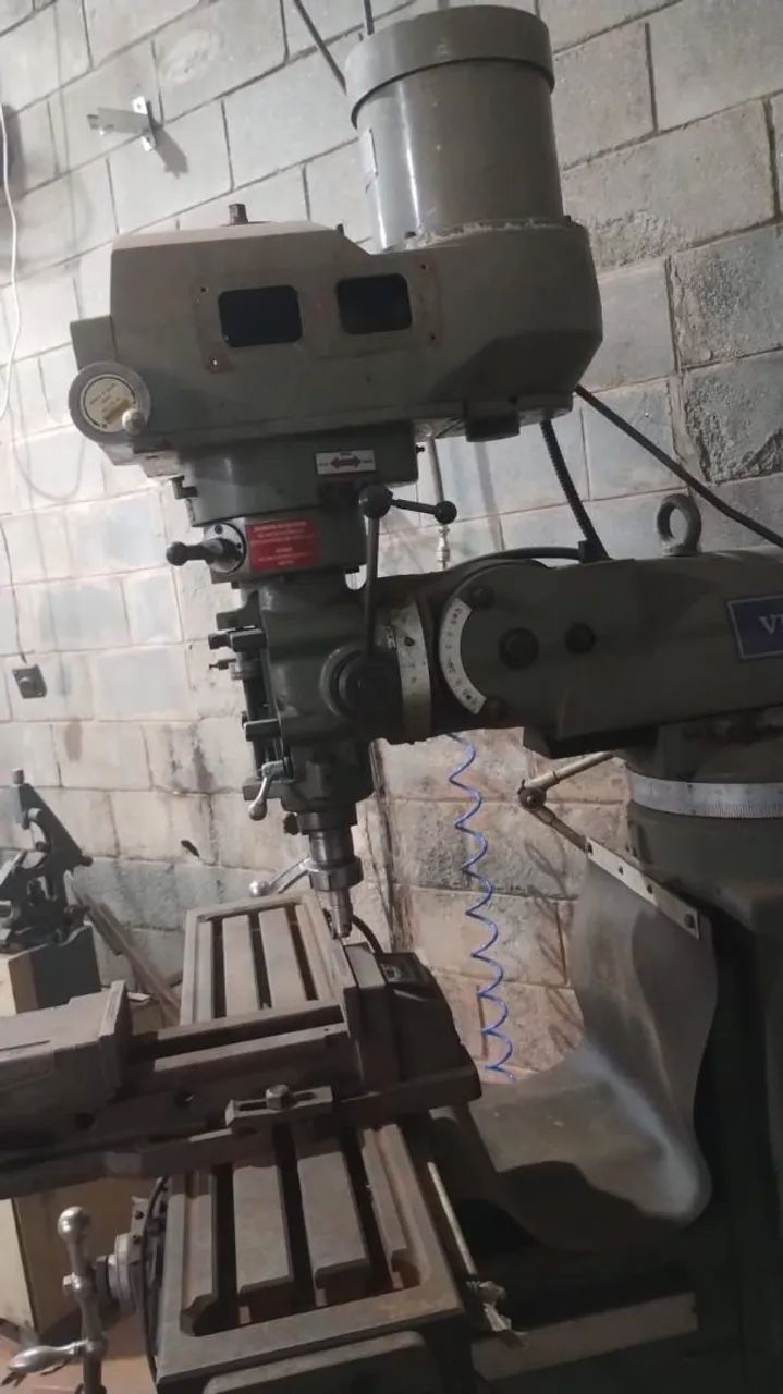 Fresadora Industrial  veker iso 30 muito nova - Foto 5