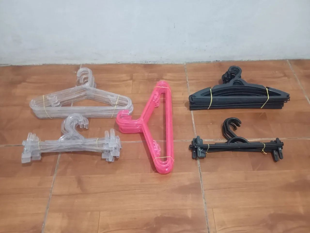 Kit de cabides diversos 