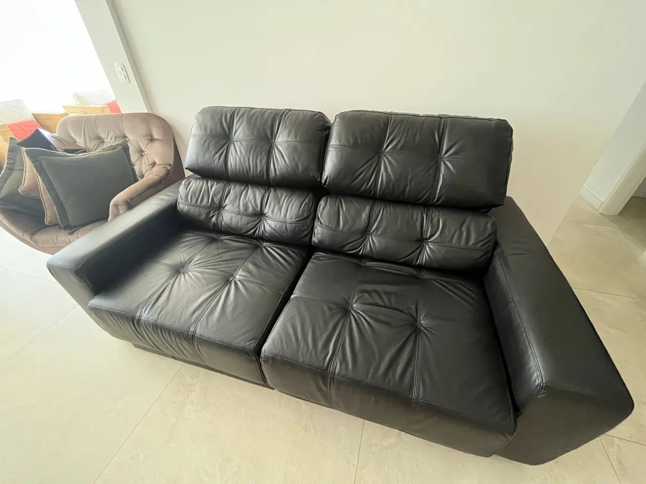 Sofá de Couro Preto 2 Lugares - Foto 4