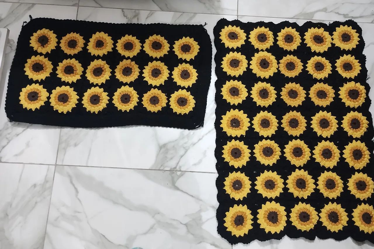 Colcha Crochê Bege e Preto e tapetes  - Foto 5