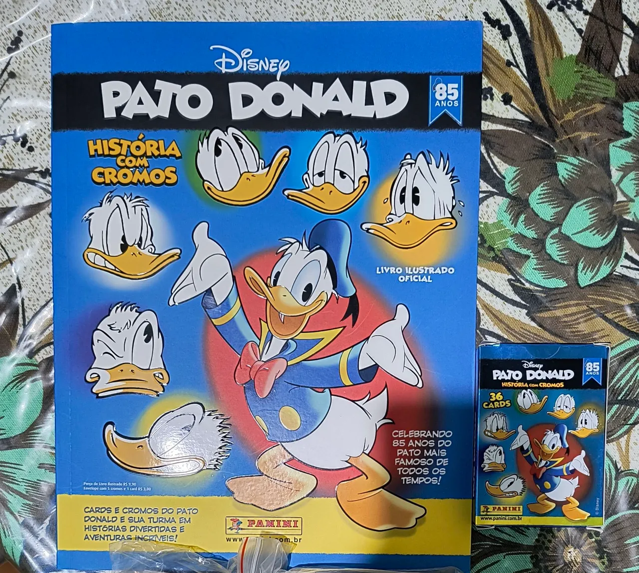 Livro Ilustrado Pato Donald 85 Anos + Cards completo para colar