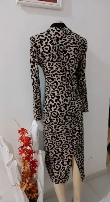 Elegante vestido da Shein oncinha - veste M - R$45 card/pix - - Foto 4
