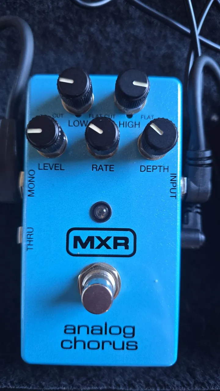 MXR Analog Chorus - Pedal Chorus na caixa