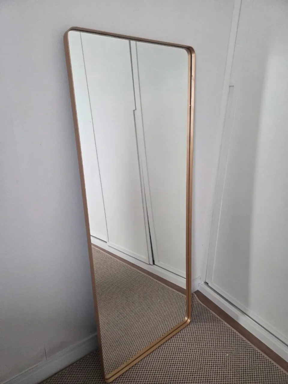 Espelho Grande com Moldura em Metal Dourado, 150x60cm