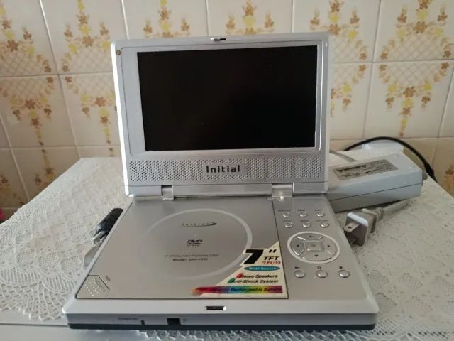 DVD portátil 7" TFT "widescreen" importado (U.S.A.) na caixa completo