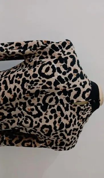 Elegante vestido da Shein oncinha - veste M - R$45 card/pix - - Foto 3