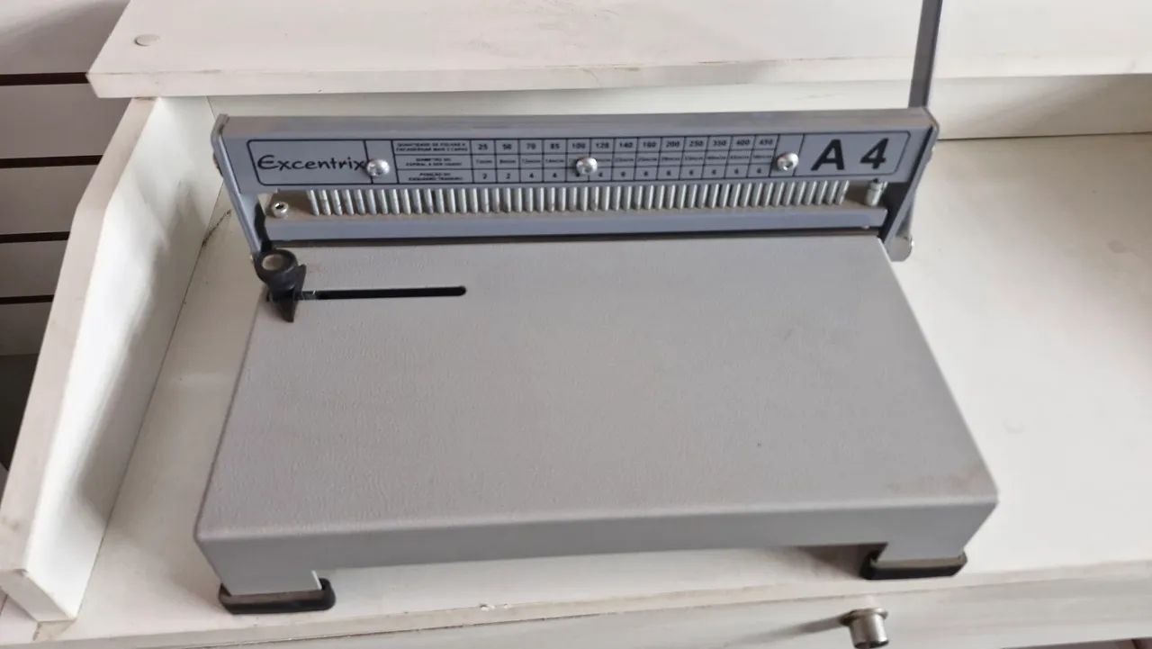 Encardenadora perfuradora de Apostila Excentrix 