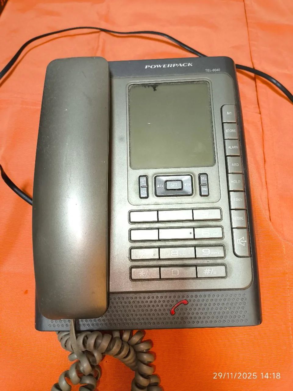 Telefone fixo, por cabo 