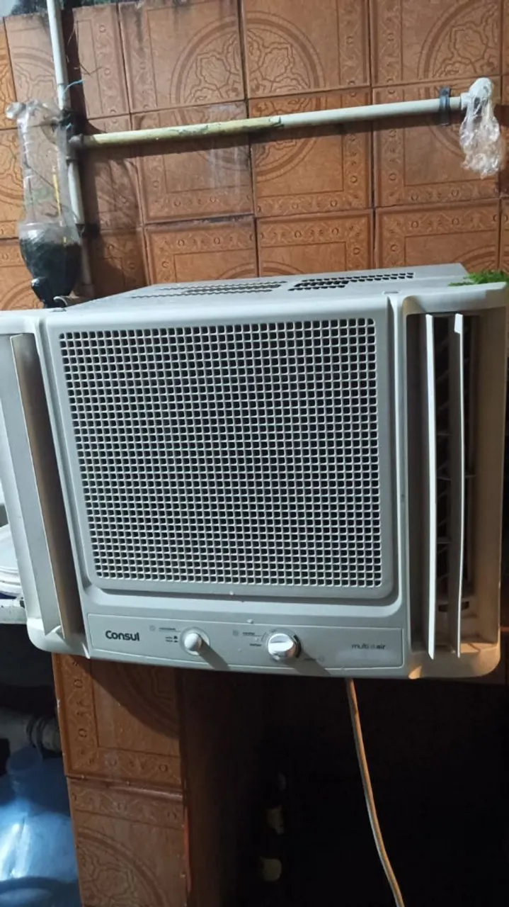Ar condicionado semi novo consul. 10 mil BTUs helando demais