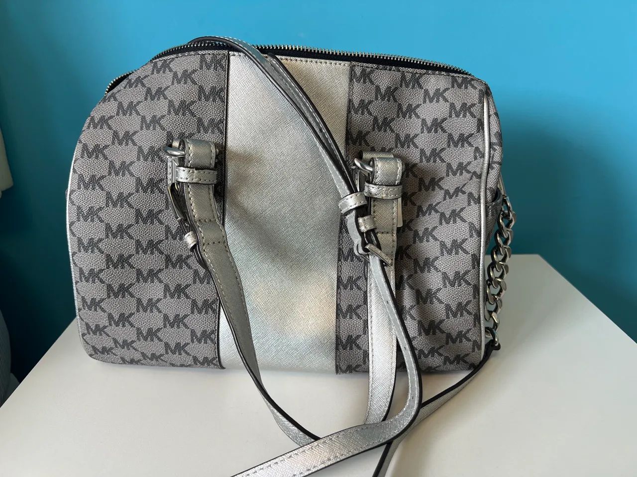 Bolsa Michael kors cinza  - Foto 4