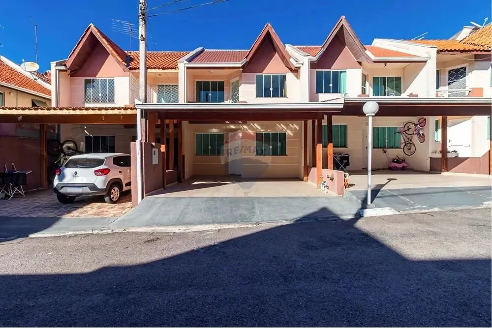 Excelente Sobrado para Locação no Alto Boqueirão em condominio fechado